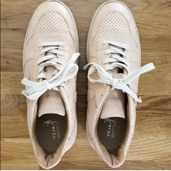 Veja Women's Sneakers in Light Pink - Picture 2 of 4